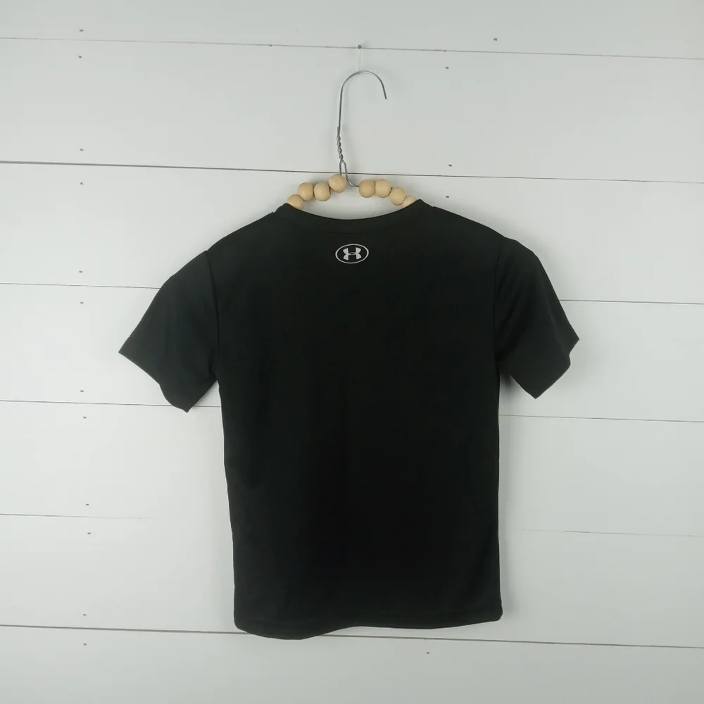 Under Armour boys size 5 black red white baseball design top crewneck